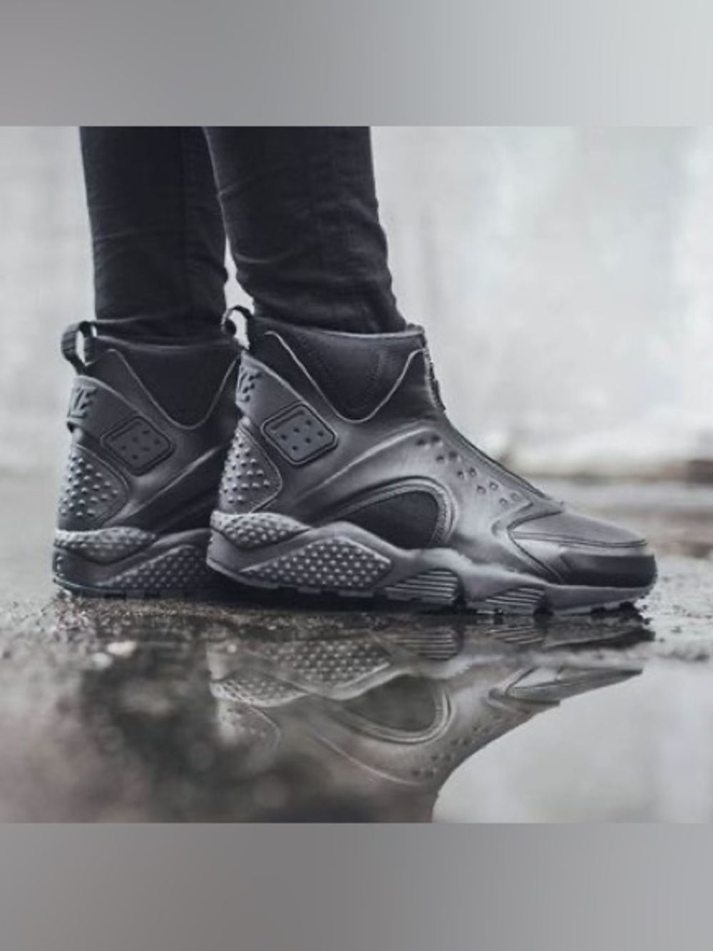 Nike Women s AIR Huarache Run MID Boot Mid-Top Fashion Sneaker
